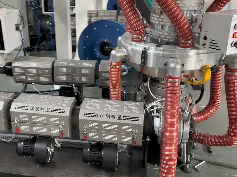 ABA three-layer die structure of film blowing machine showing outer and core layer configuration